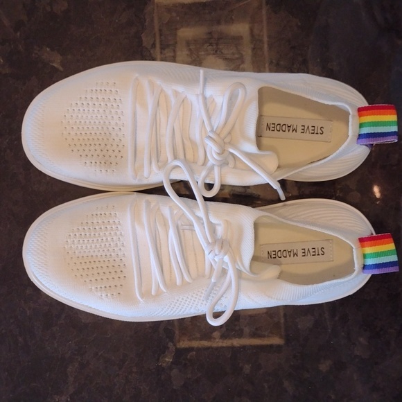 Steve Madden Shoes - Steve Madden White Sneakers Rainbow Heel Tab Women's Size 9.5